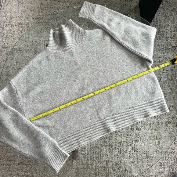 Aritzia The Group By Babaton Luxe Light Grey Cashmere Turtleneck Sweater Sz XS - Picture 6 of 17